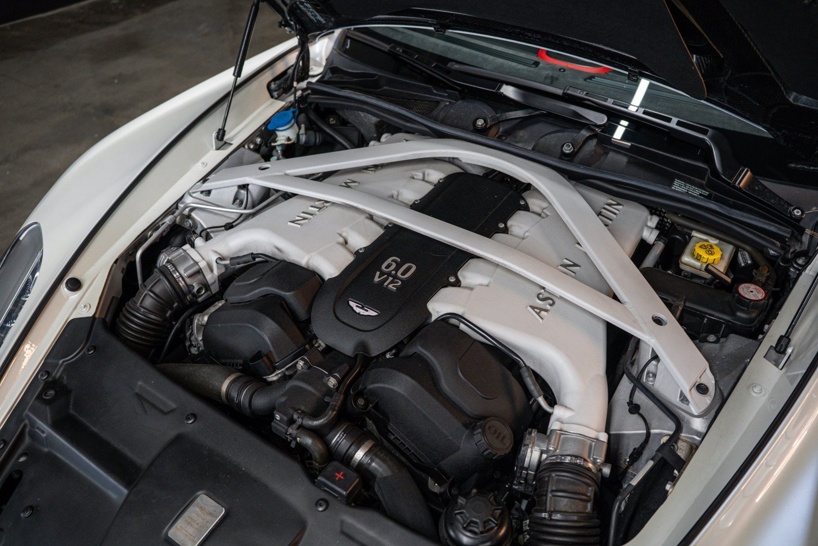 Used 2014 Aston Martin Vanquish Coupe RWD image 25