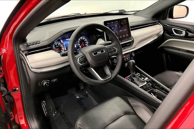 Used 2024 Jeep Compass Limited image 16