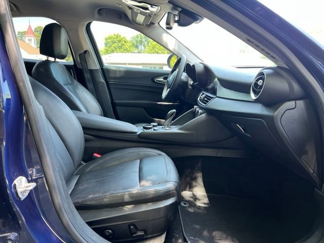 Used 2017 Alfa Romeo Giulia AWD image 22