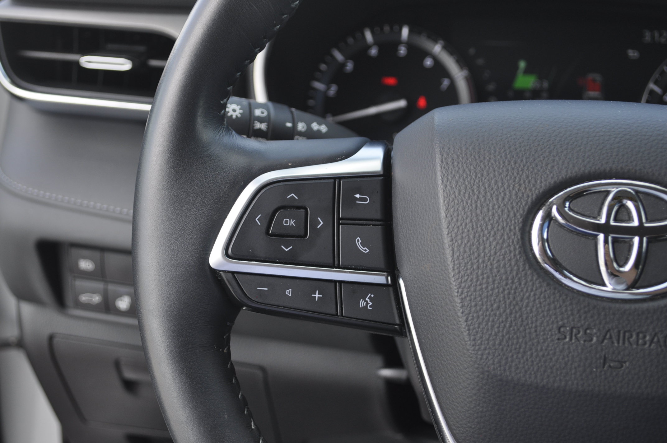 Used 2021 Toyota Highlander Limited AWD/4WD image 21
