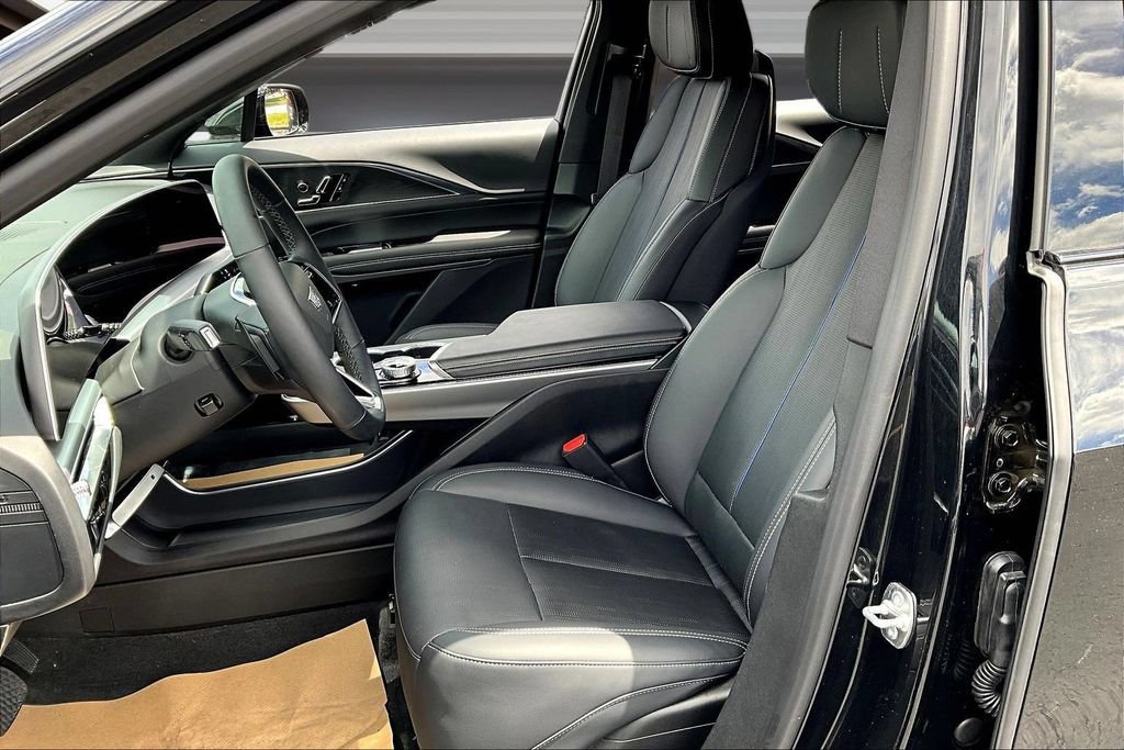 Certified 2024 Cadillac Lyriq Luxury AWD/4WD image 21