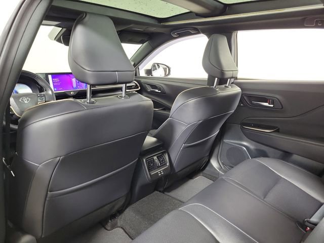 Used 2023 Toyota Crown Limited image 11