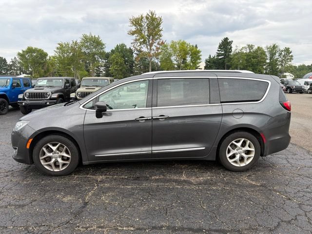 Used 2018 Chrysler Pacifica Touring-L w/ Tire & Wheel Group FWD image 5