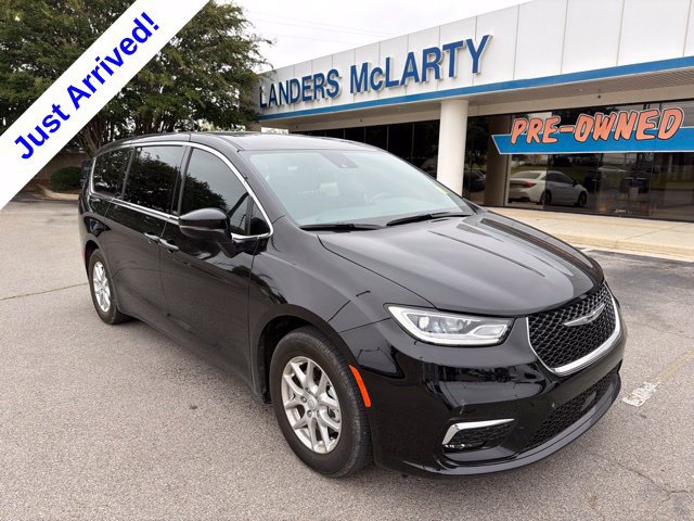 Used 2026 Chrysler Pacifica Select FWD image 1