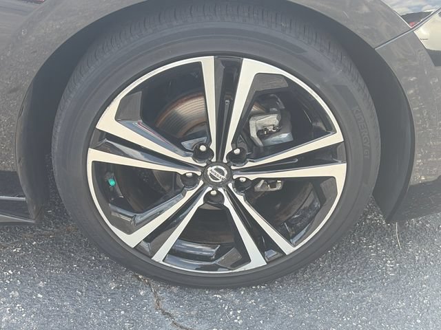 Used 2022 Nissan Sentra SR w/ Lighting Package FWD image 11