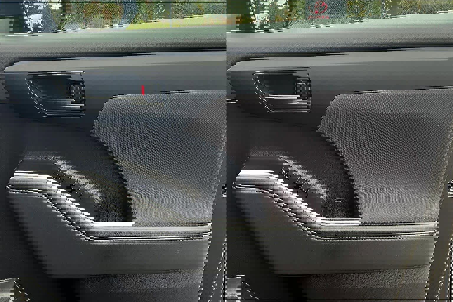 Used 2023 Toyota Highlander LE image 20