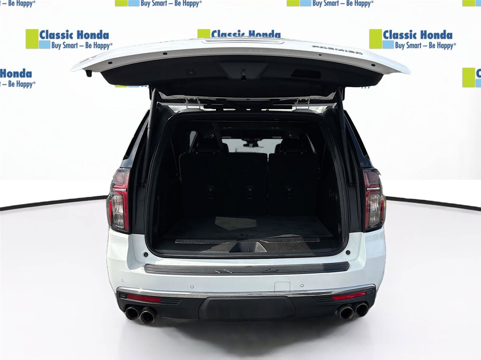 Used 2023 Chevrolet Suburban Premier image 31