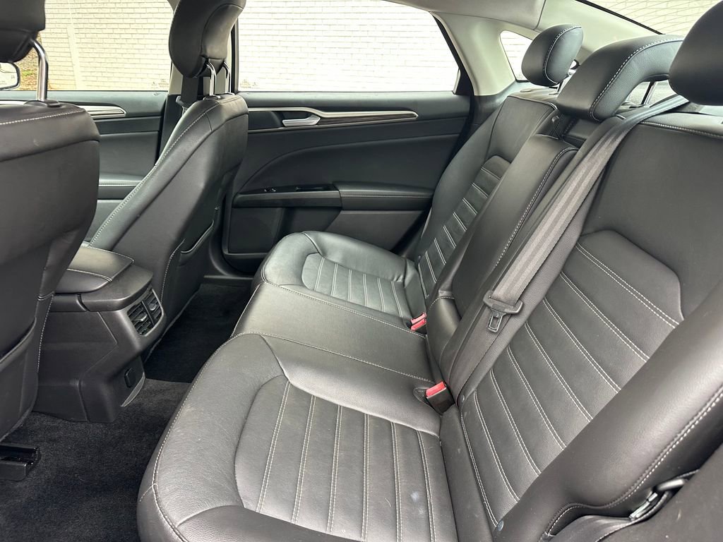 Used 2014 Ford Fusion SE w/ Equipment Group 202A image 32