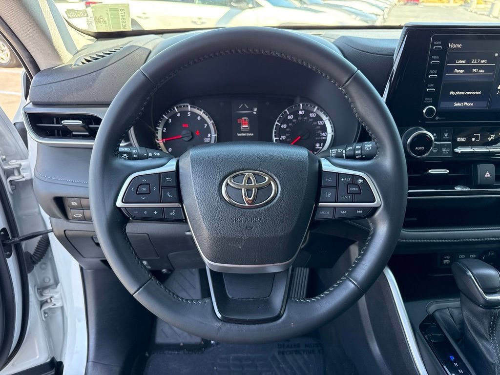Used 2022 Toyota Highlander LE FWD image 24