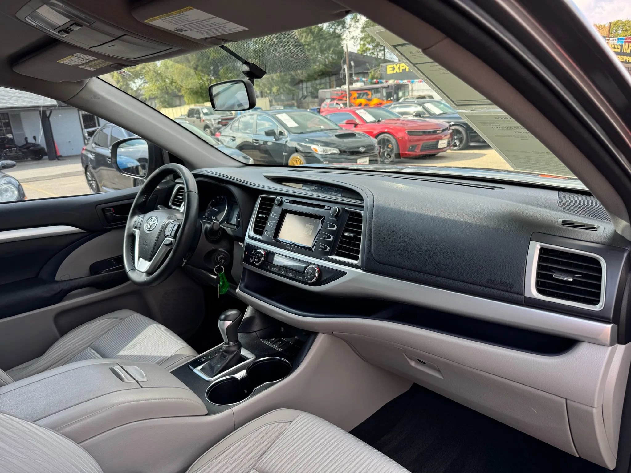 Used 2015 Toyota Highlander LE image 19