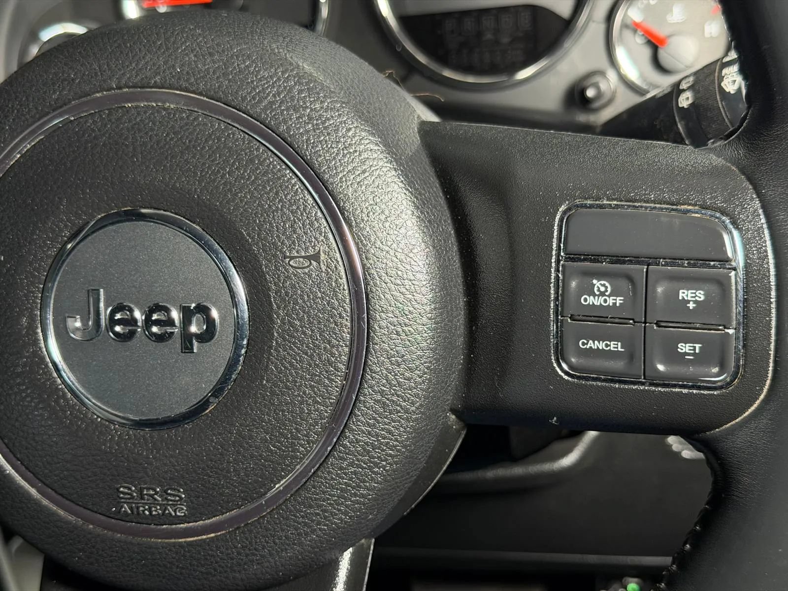 Used 2015 Jeep Wrangler Unlimited Rubicon w/ Connectivity Group AWD/4WD image 31