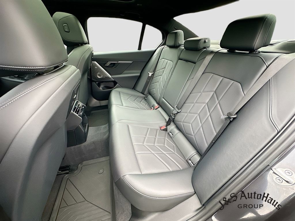 Used 2024 BMW i5 M60 w/ Premium Package image 27