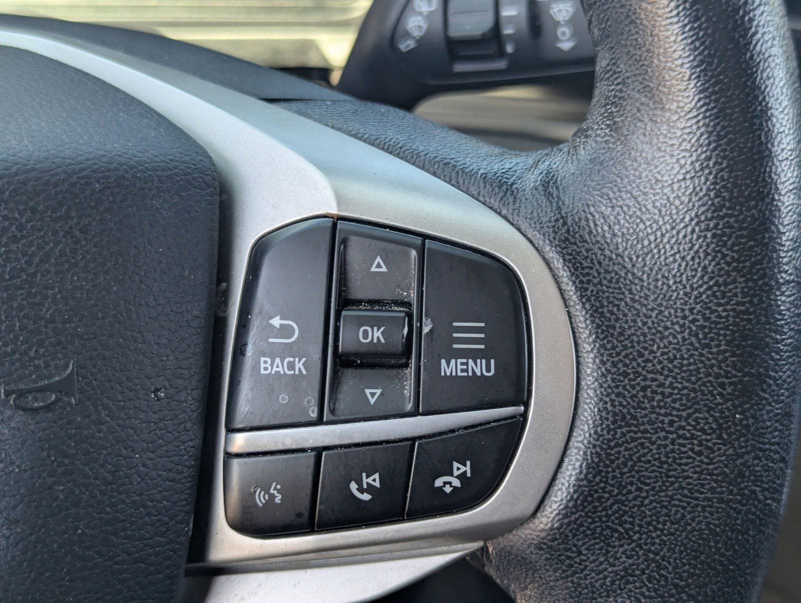 Used 2021 Ford Explorer Limited w/ Equipment Group 301A AWD/4WD image 27