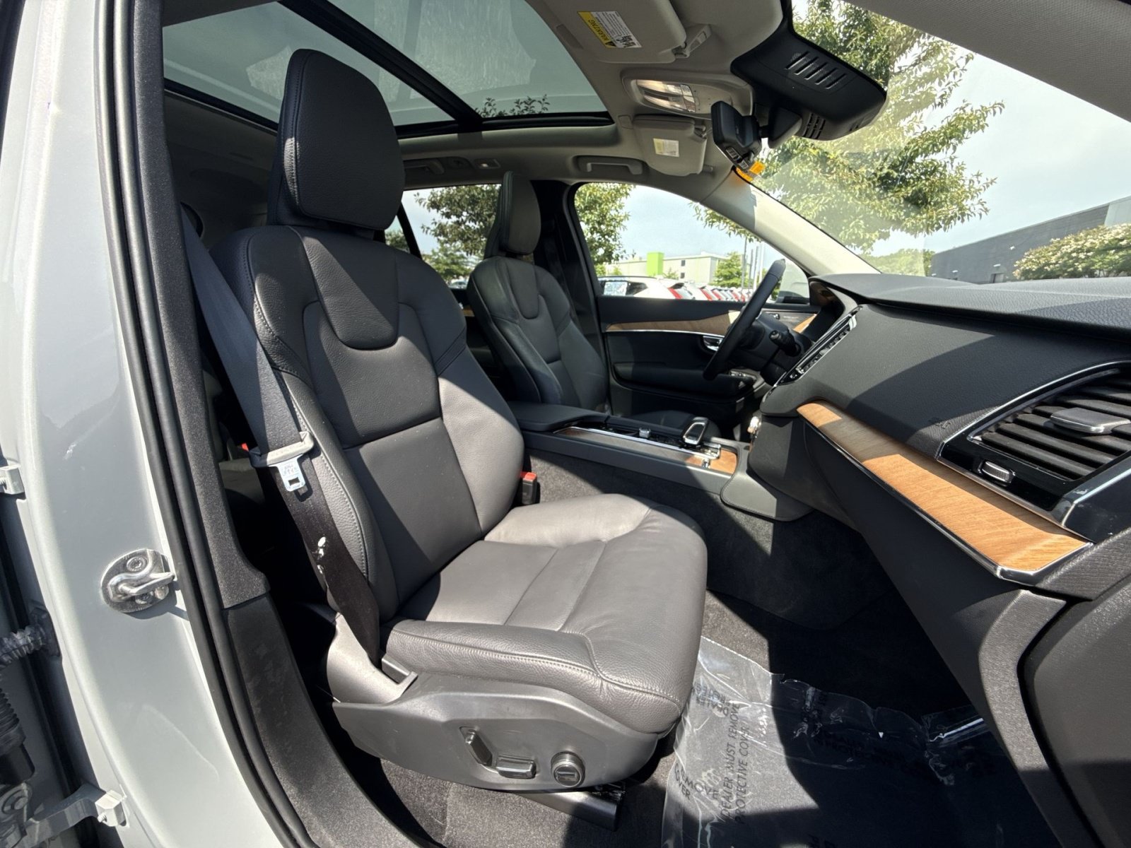 Certified 2025 Volvo XC90 T8 Plus w/ Protection Package Premier AWD/4WD image 22