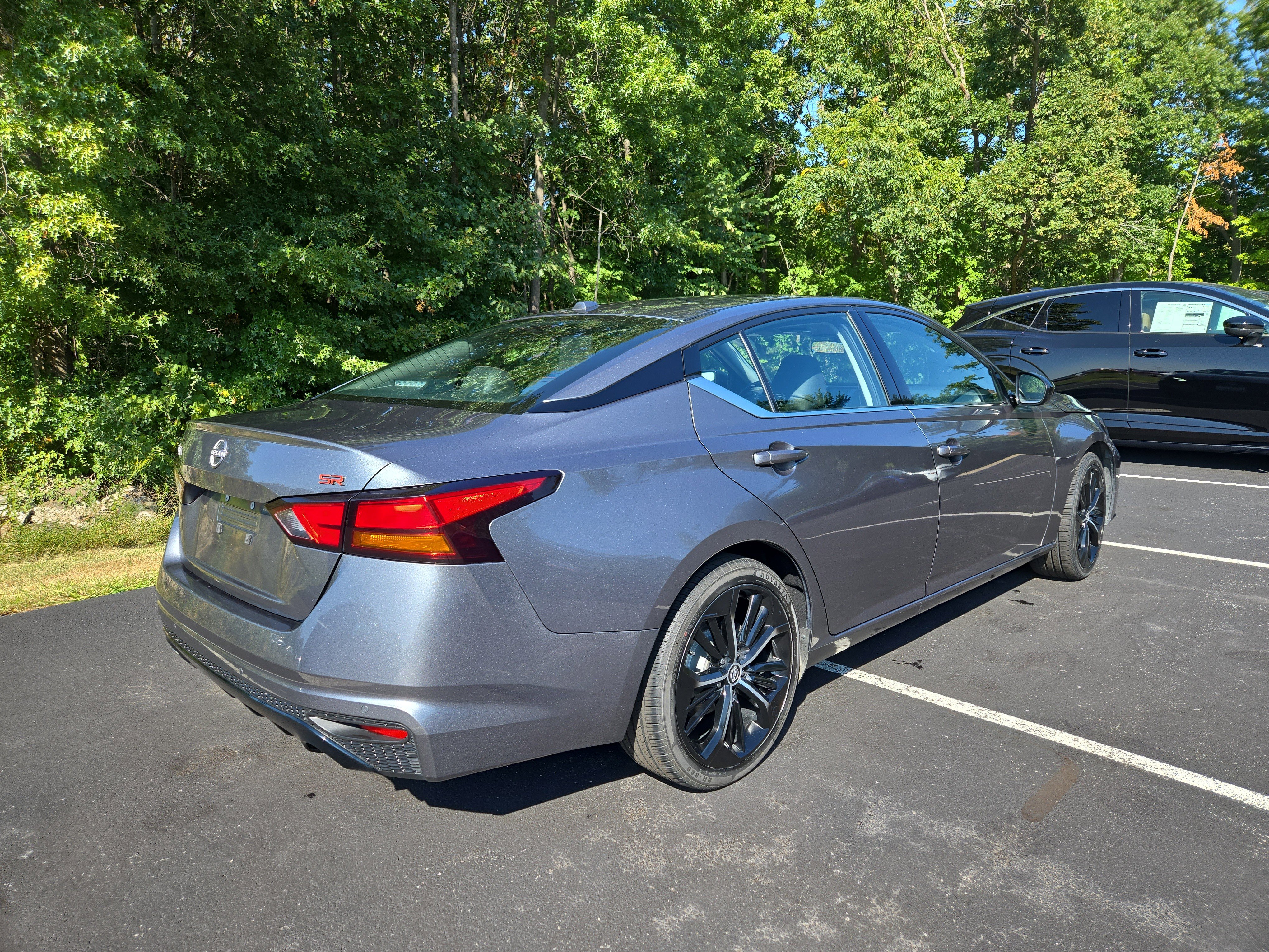 Used 2023 Nissan Altima 2.5 SR image 3