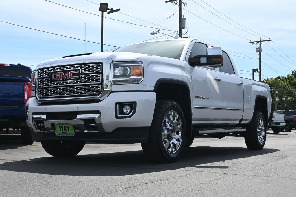 Used 2018 GMC Sierra 2500 Denali w/ Duramax Plus Package AWD/4WD image 7