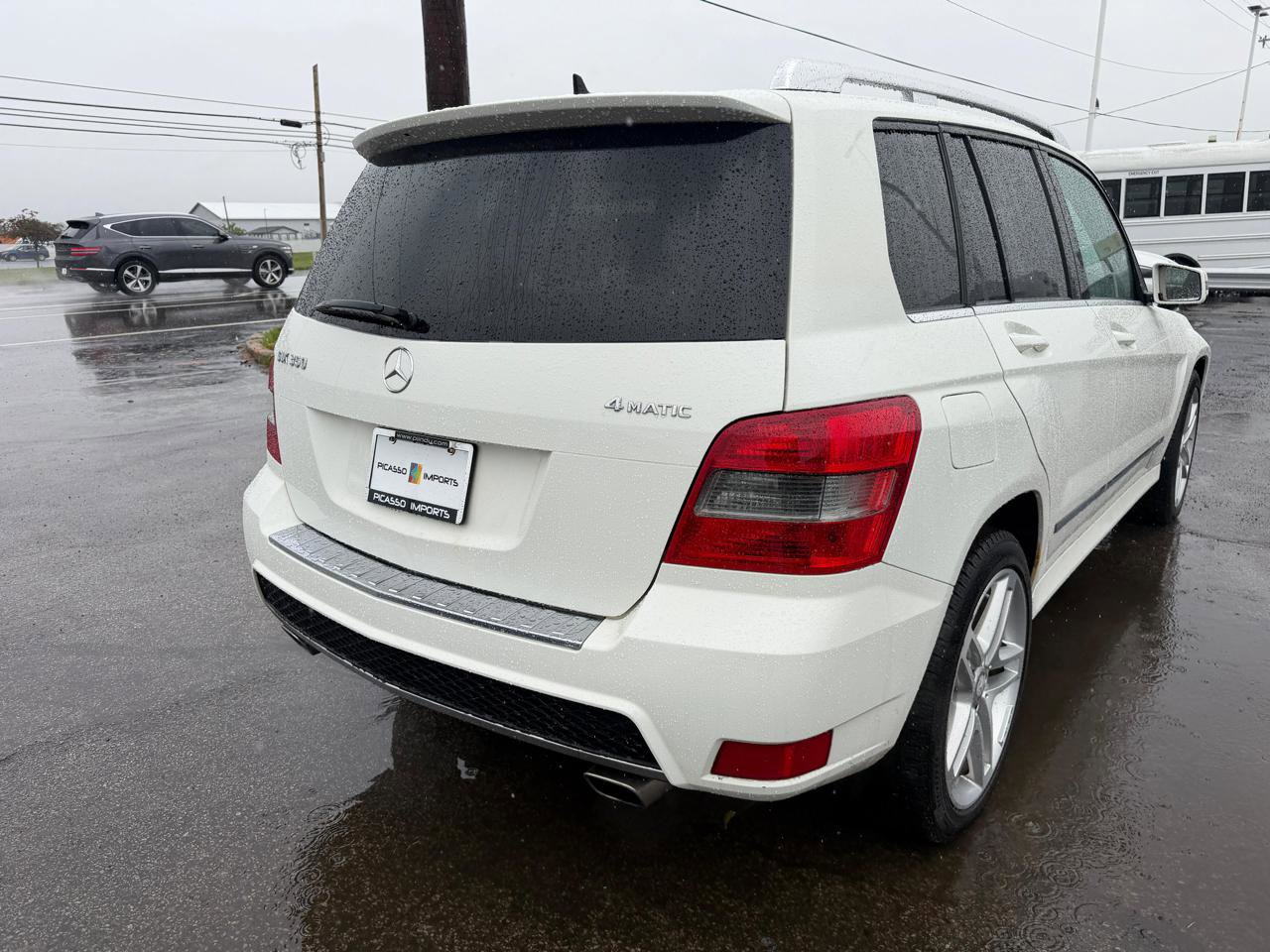Used 2011 Mercedes-Benz GLK 350 4MATIC image 3