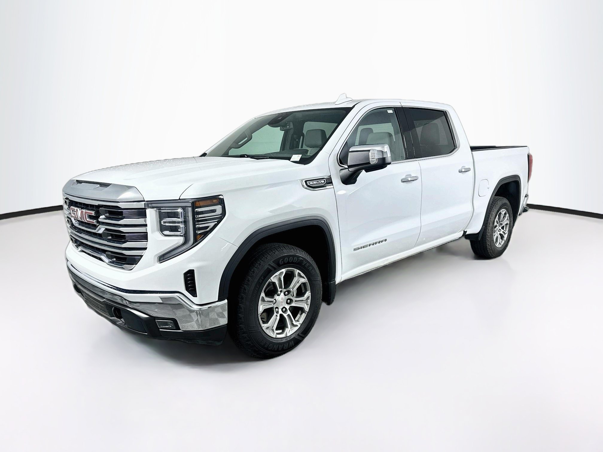 Used 2025 GMC Sierra 1500 SLT RWD image 3