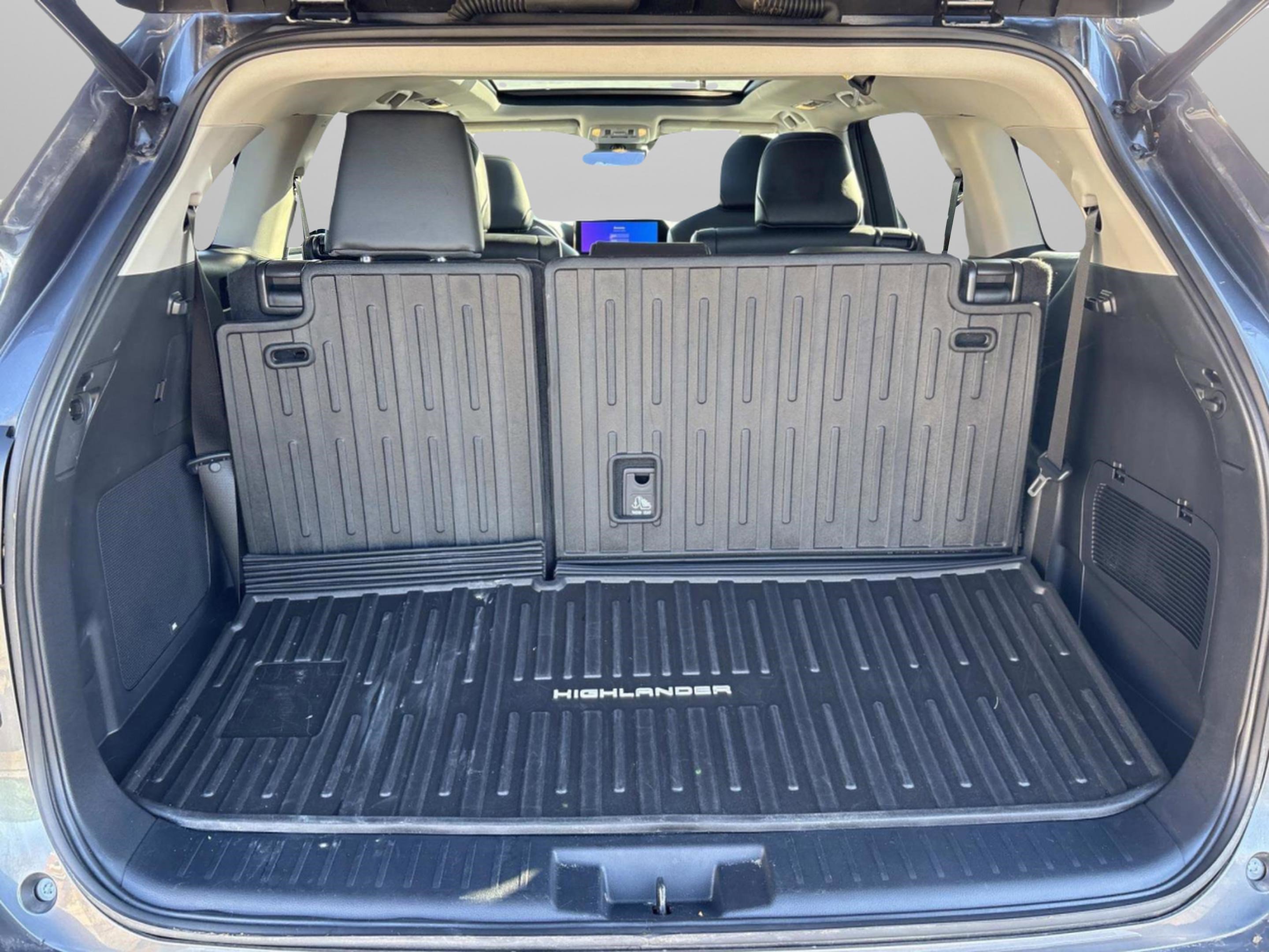 Used 2023 Toyota Highlander Platinum image 14