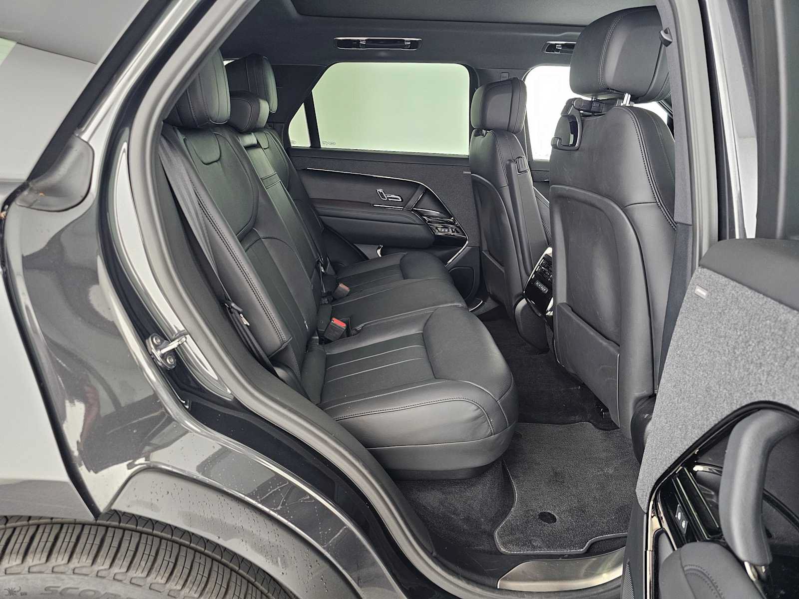Used 2023 Land Rover Range Rover Sport SE AWD/4WD image 12