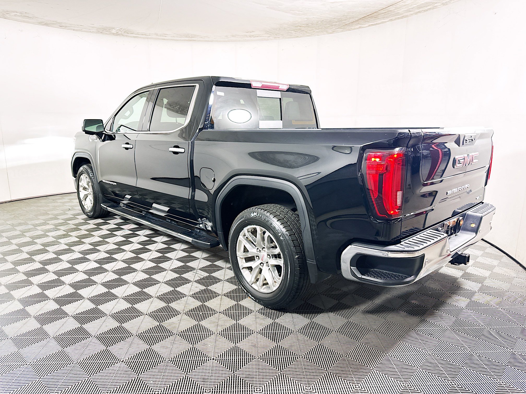 Used 2020 GMC Sierra 1500 SLT w/ SLT Premium Plus Package RWD image 5