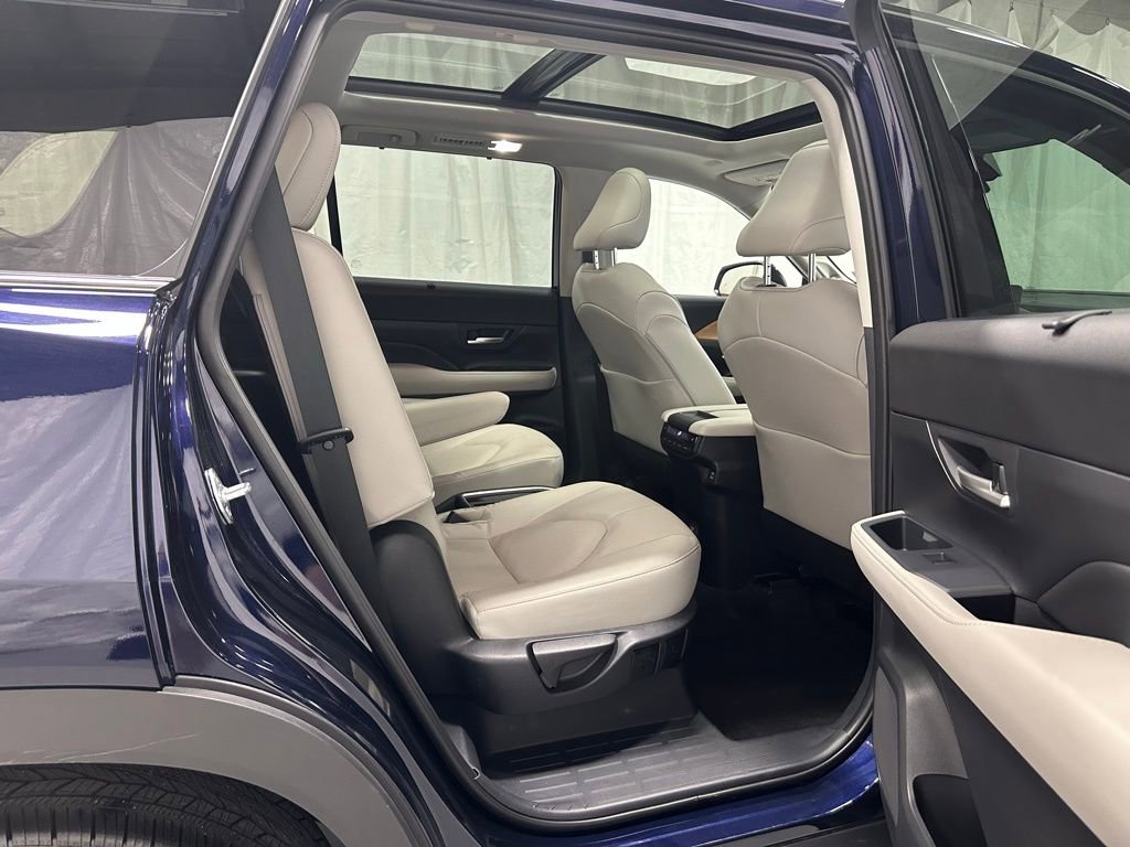 Used 2025 Toyota Grand Highlander AWD image 53