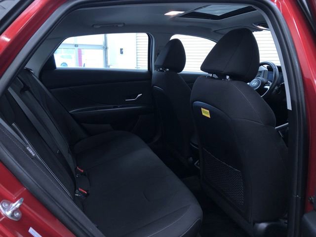 Used 2025 Hyundai Elantra SEL image 20