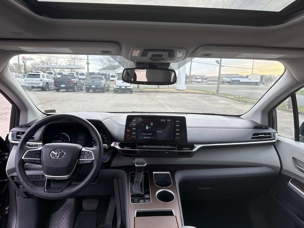 Used 2024 Toyota Sienna XLE image 15