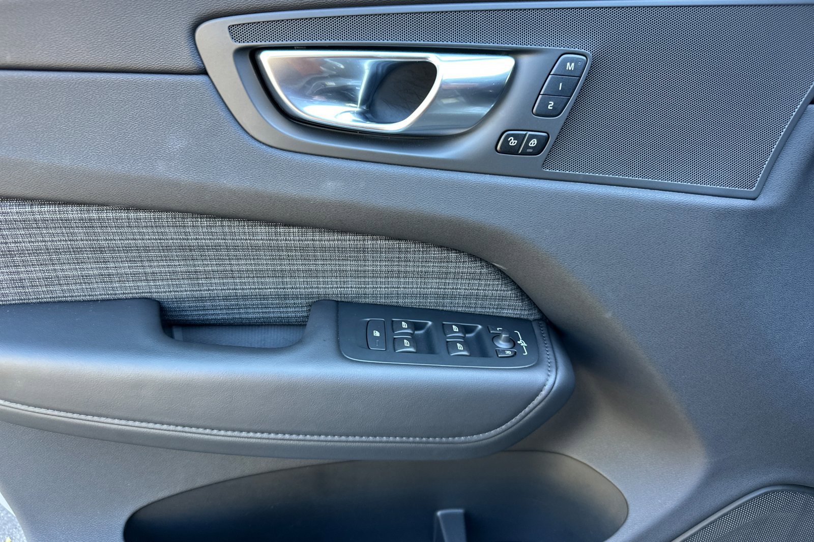 Certified 2025 Volvo XC60 B5 Core w/ Protection Package Premier image 11