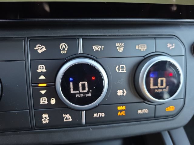 New 2026 Land Rover Defender 110 X-Dynamic SE AWD/4WD image 17