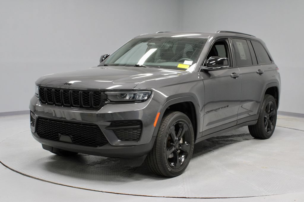 Used 2023 Jeep Grand Cherokee Altitude AWD/4WD image 8