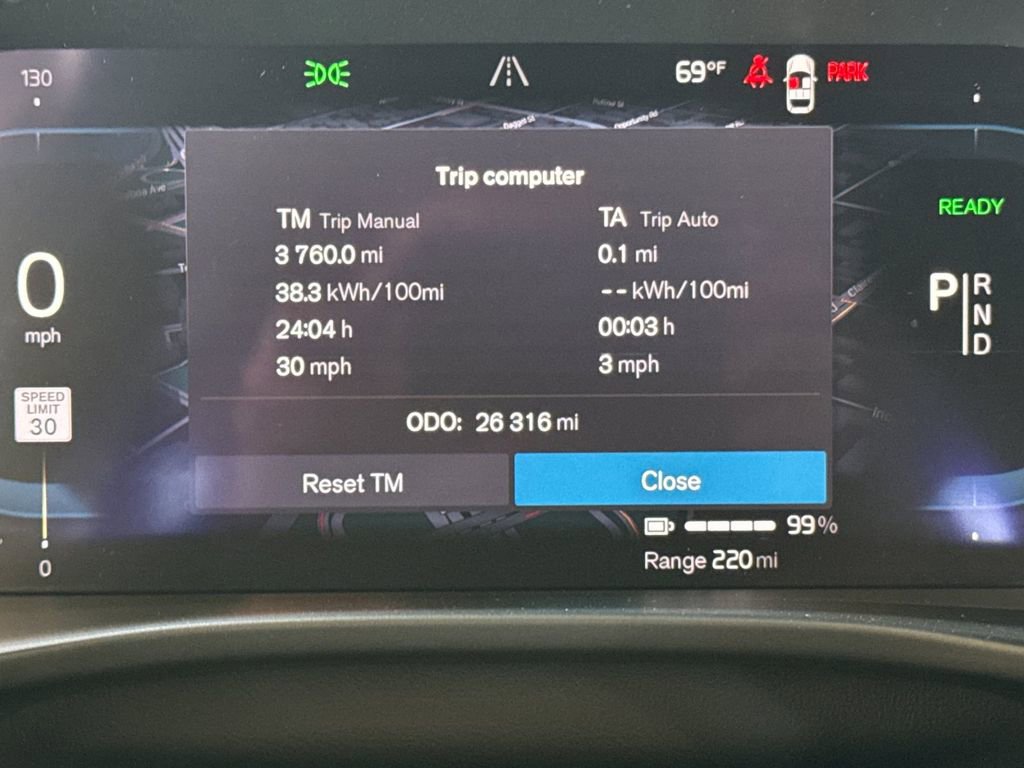 Certified 2023 Volvo XC40 Recharge Core image 26