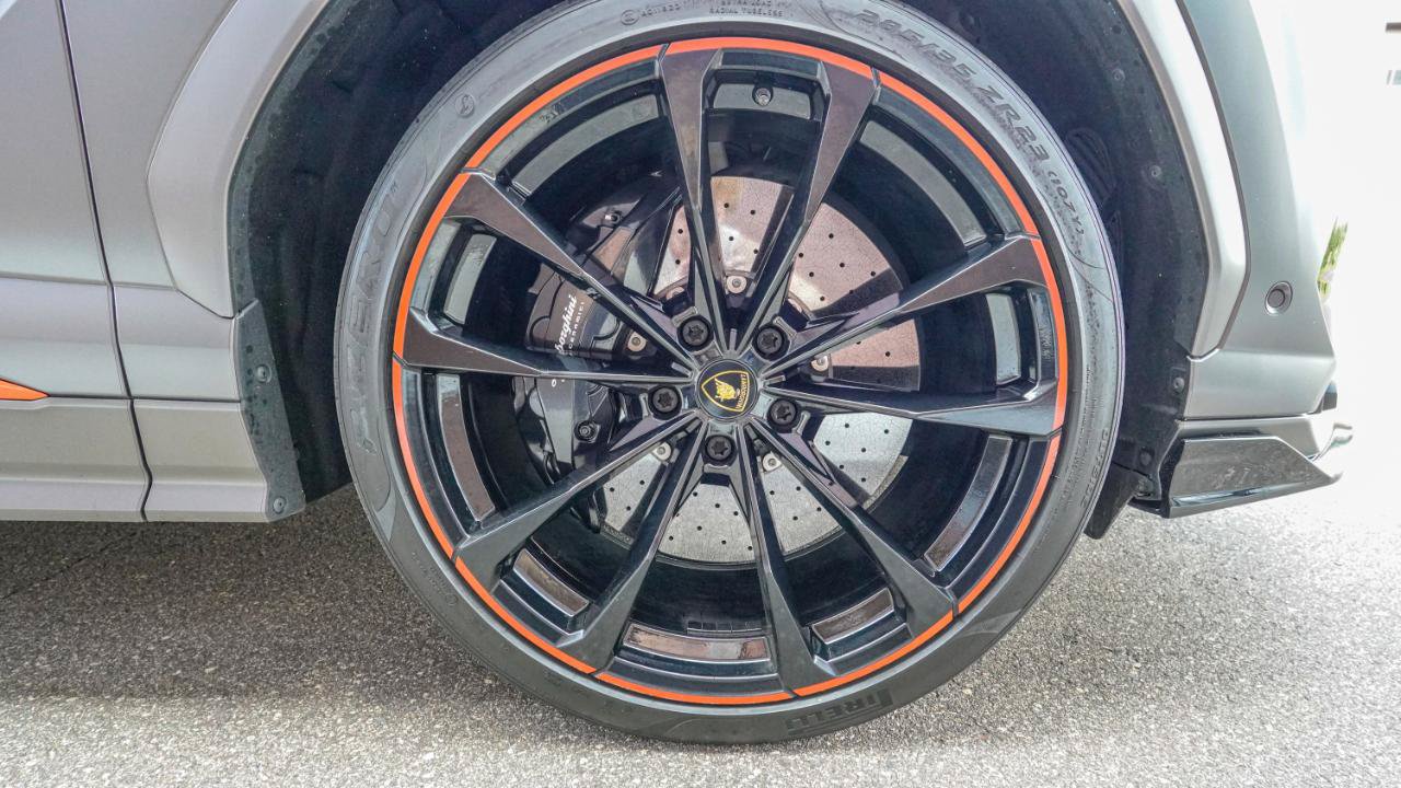 Used 2022 Lamborghini Urus AWD/4WD image 27