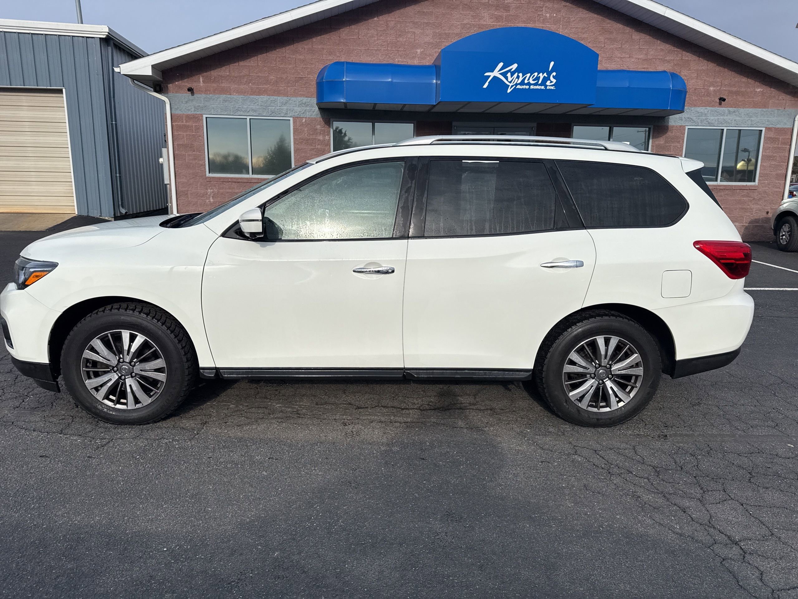 Used 2019 Nissan Pathfinder SL image 3