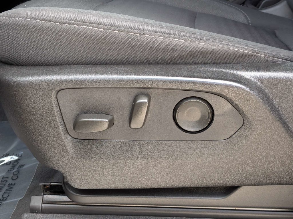 Used 2025 Chevrolet Silverado 1500 LT RWD image 18