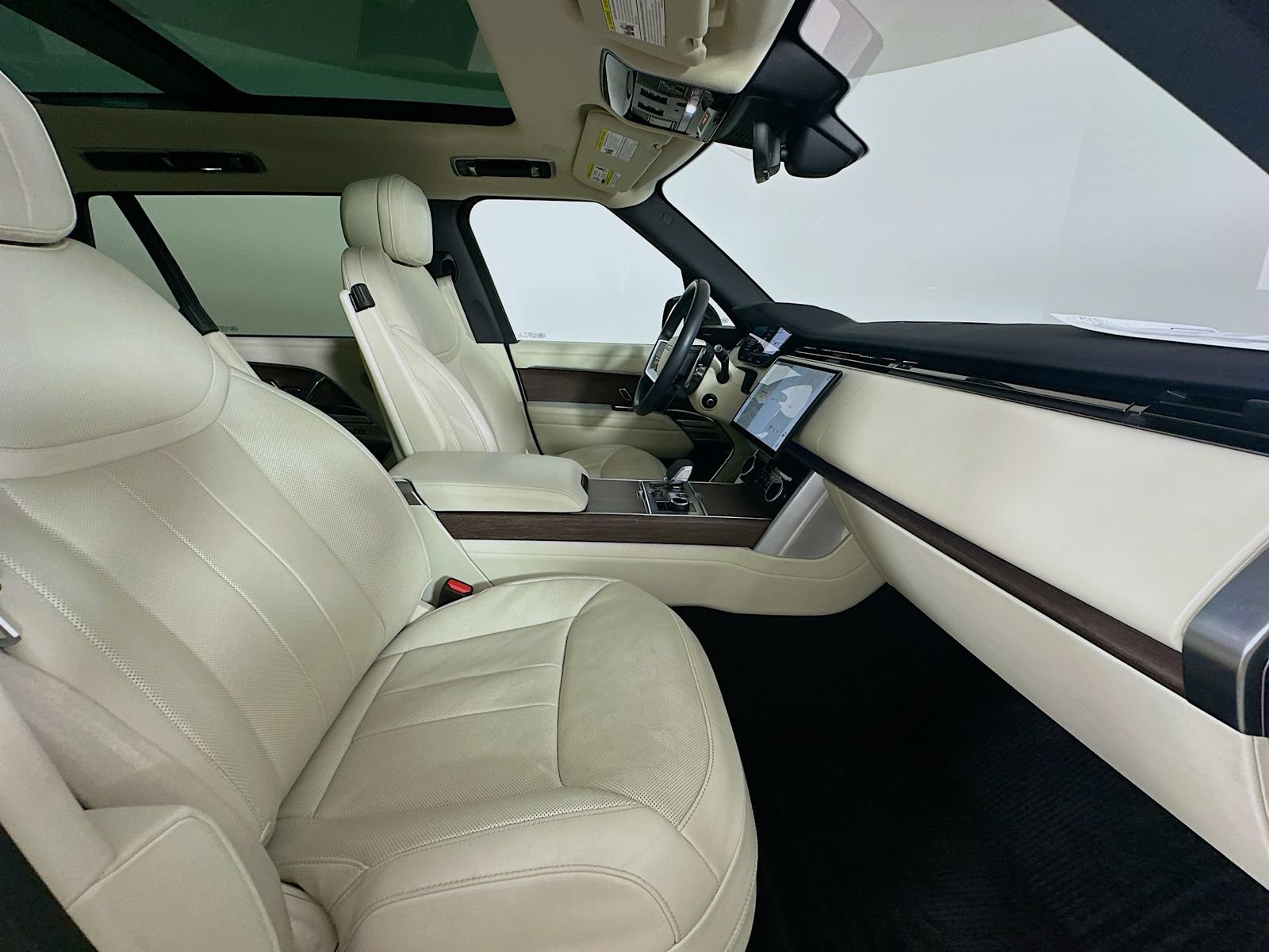 Used 2023 Land Rover Range Rover Long Wheelbase SE AWD/4WD image 46