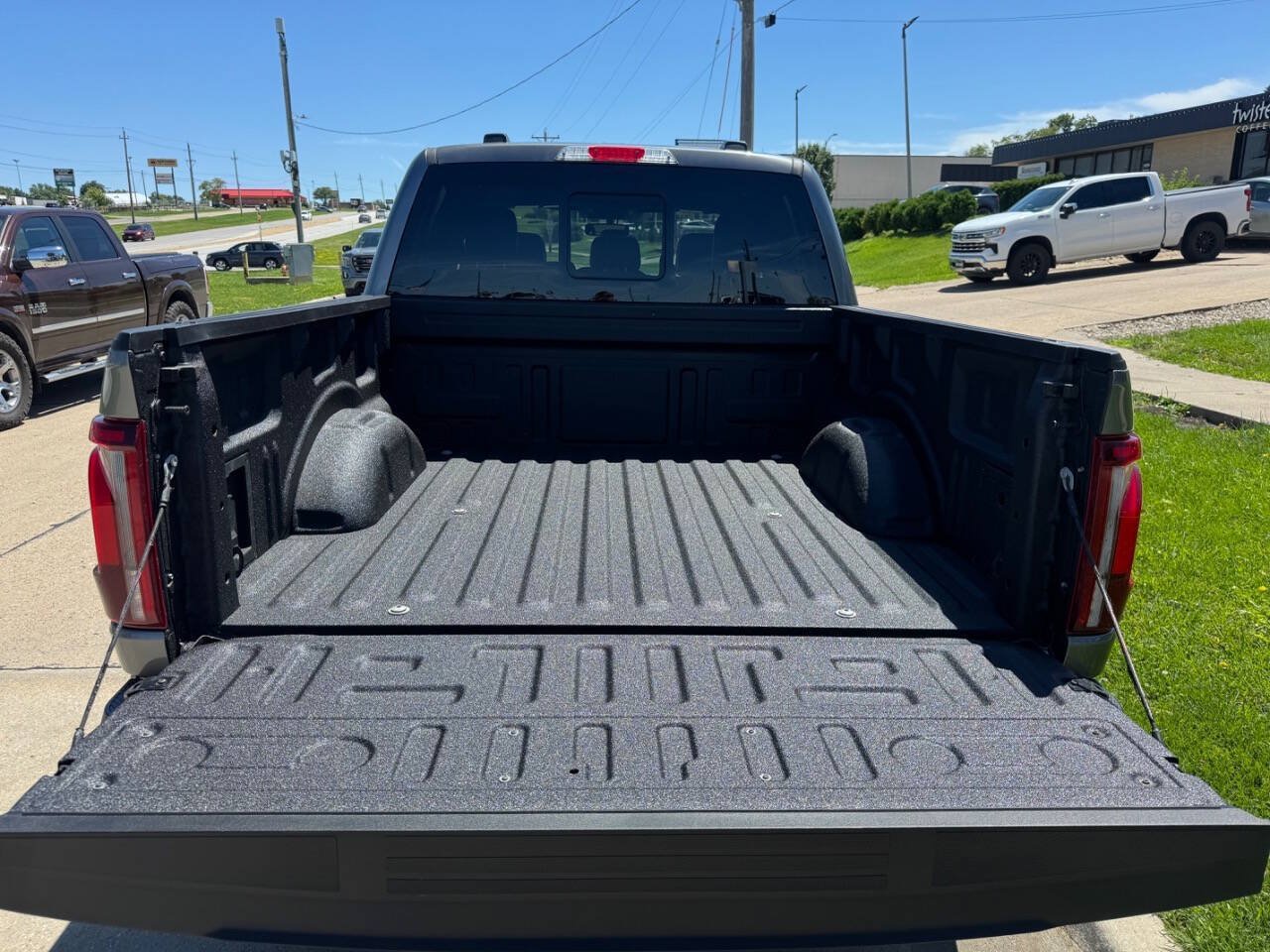 Used 2025 Ford F150 Lariat AWD/4WD image 13