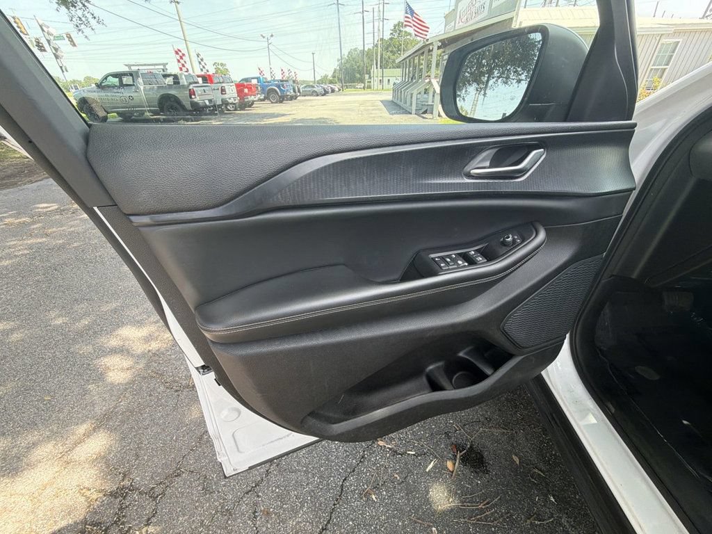 Used 2023 Jeep Grand Cherokee Laredo RWD image 12