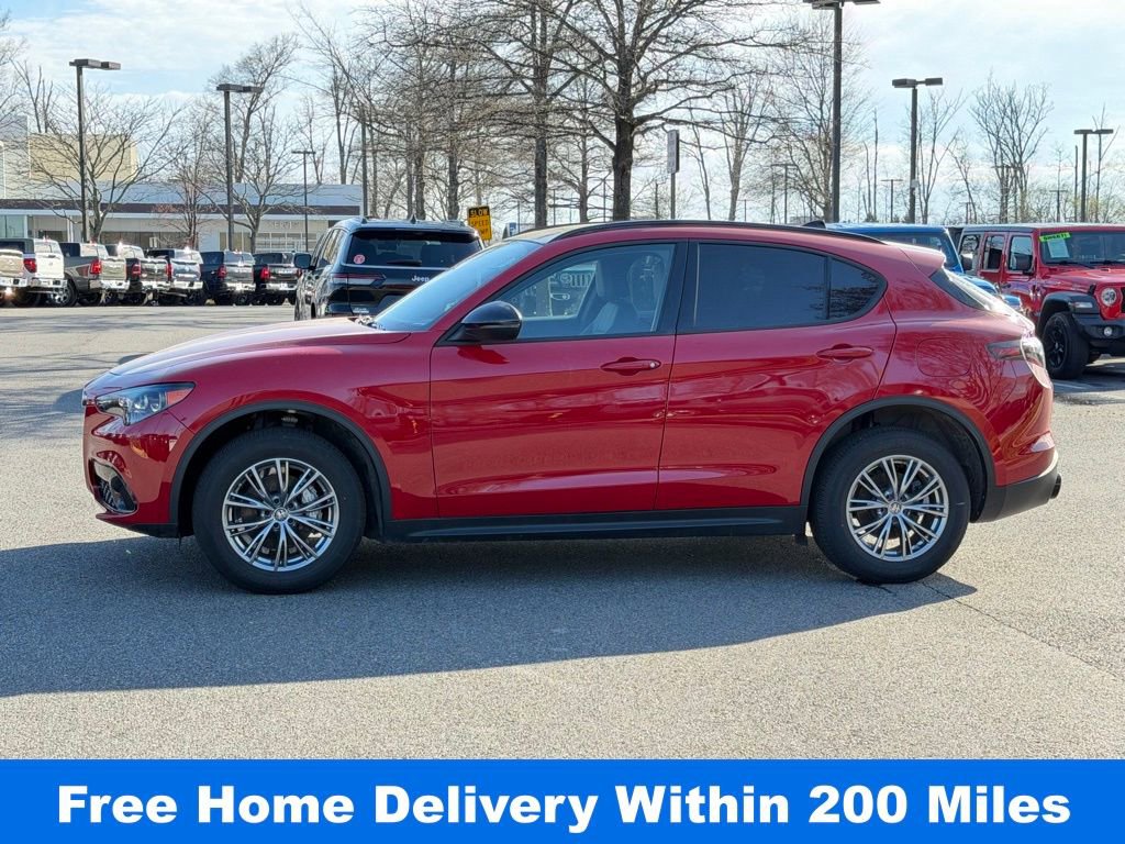 Used 2024 Alfa Romeo Stelvio Sprint image 9