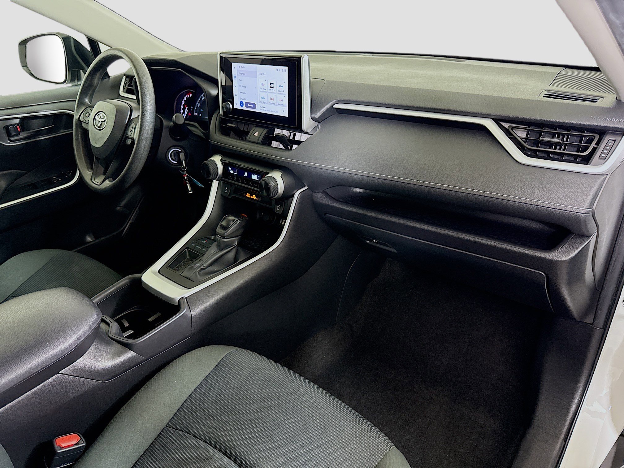 Used 2024 Toyota RAV4 LE image 29