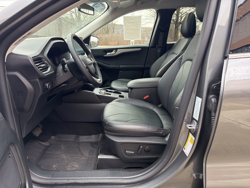 Used 2025 Ford Escape Platinum w/ Premium Technology Package image 17