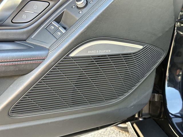 Used 2017 Audi R8 V10 w/ Carbon Exterior Package image 22