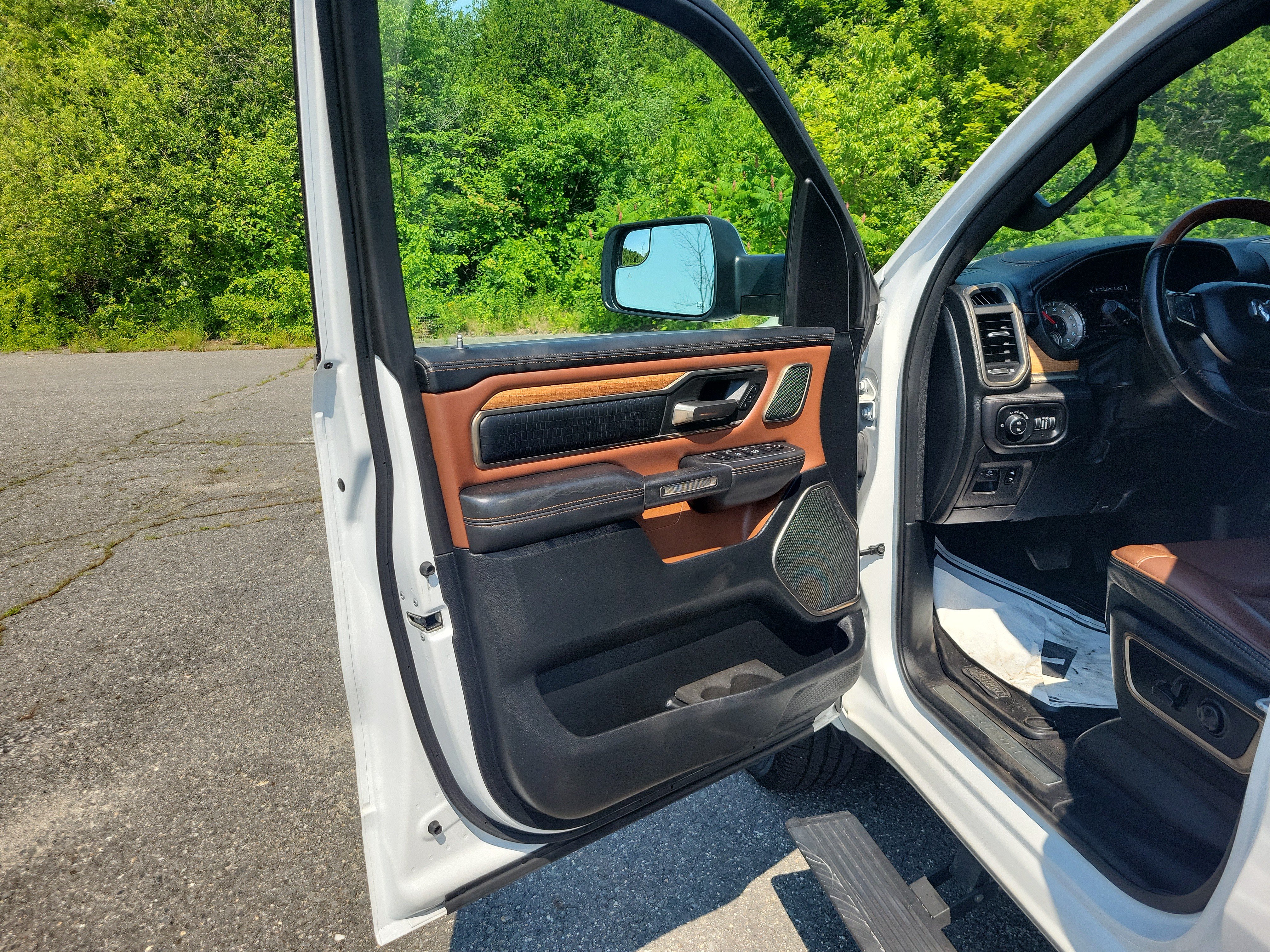 Used 2021 RAM 1500 Limited AWD/4WD image 15