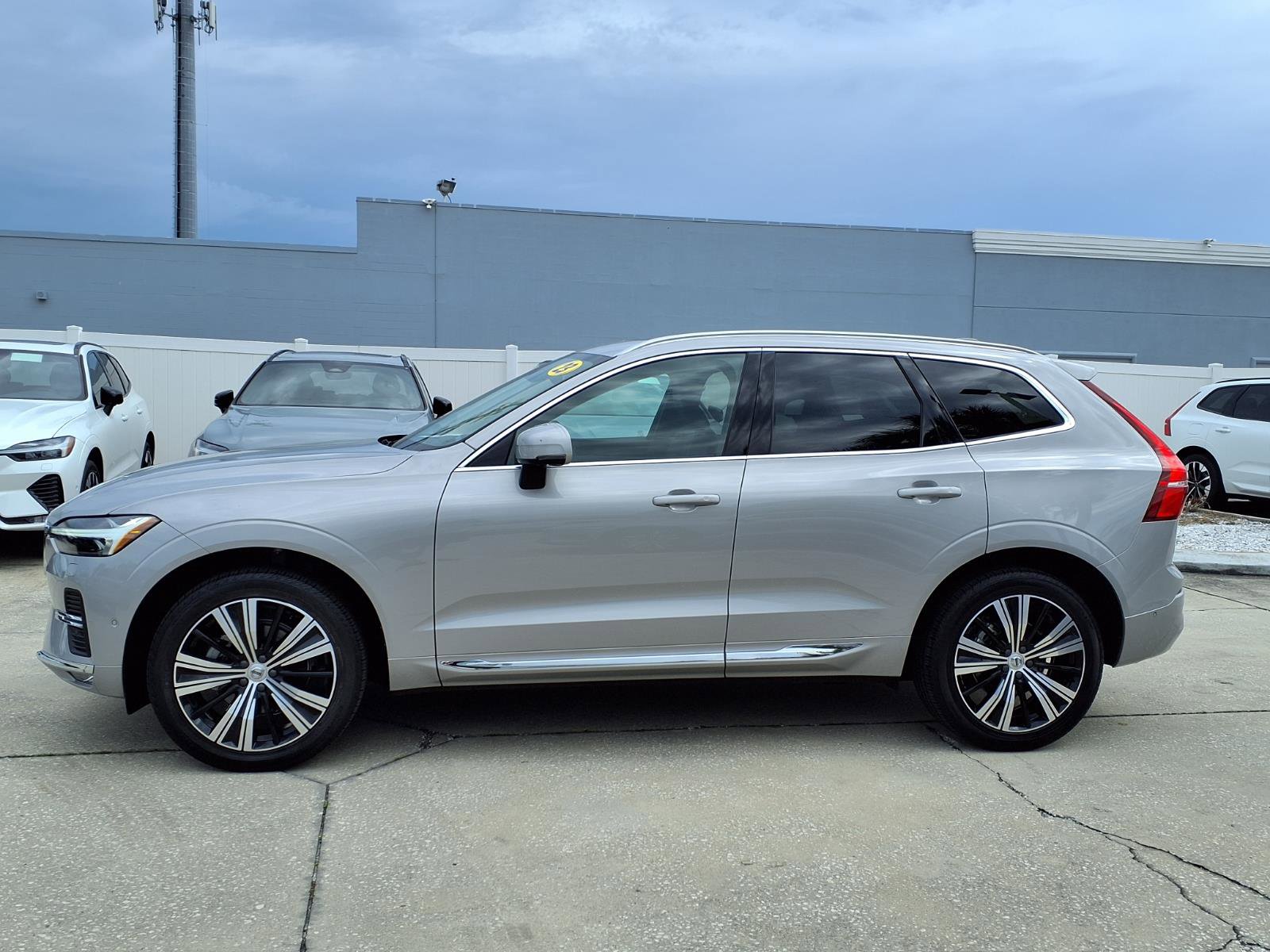 Certified 2023 Volvo XC60 B5 Plus w/ Climate Package AWD/4WD image 4