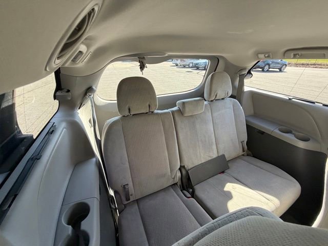 Used 2015 Toyota Sienna LE FWD image 28