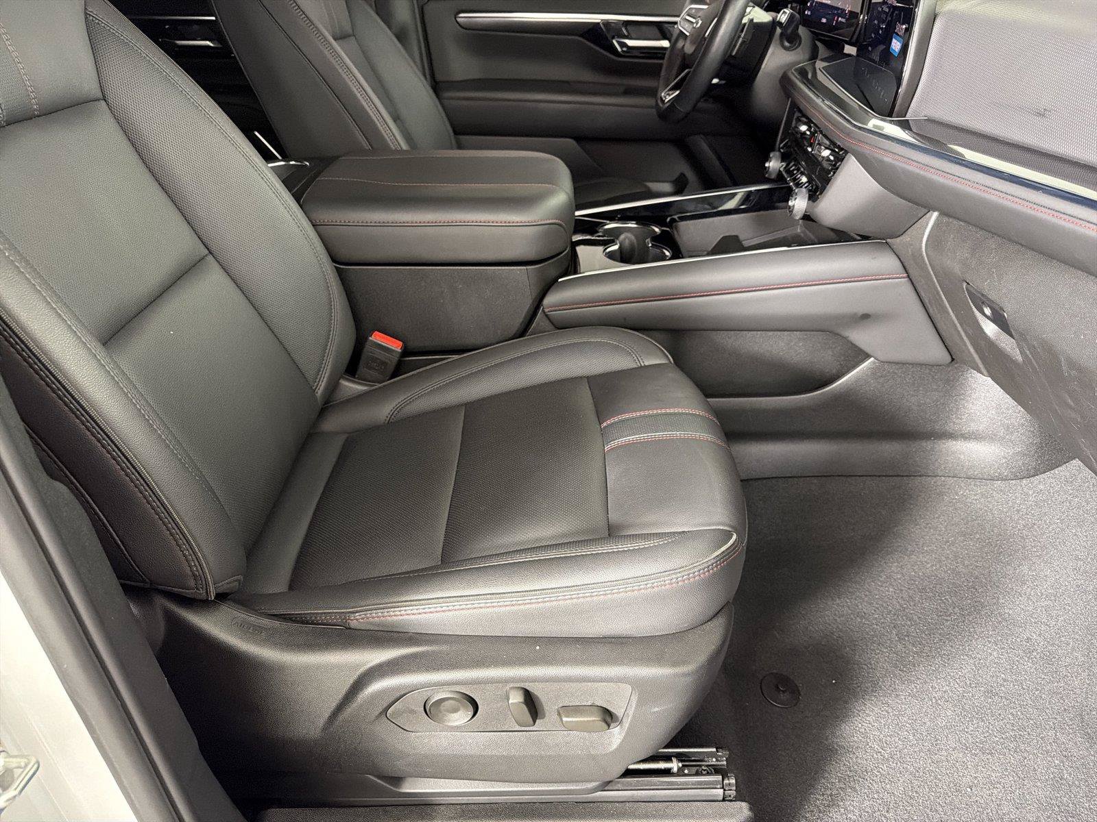 Used 2025 Chevrolet Suburban RST w/ Comfort Package RWD image 11