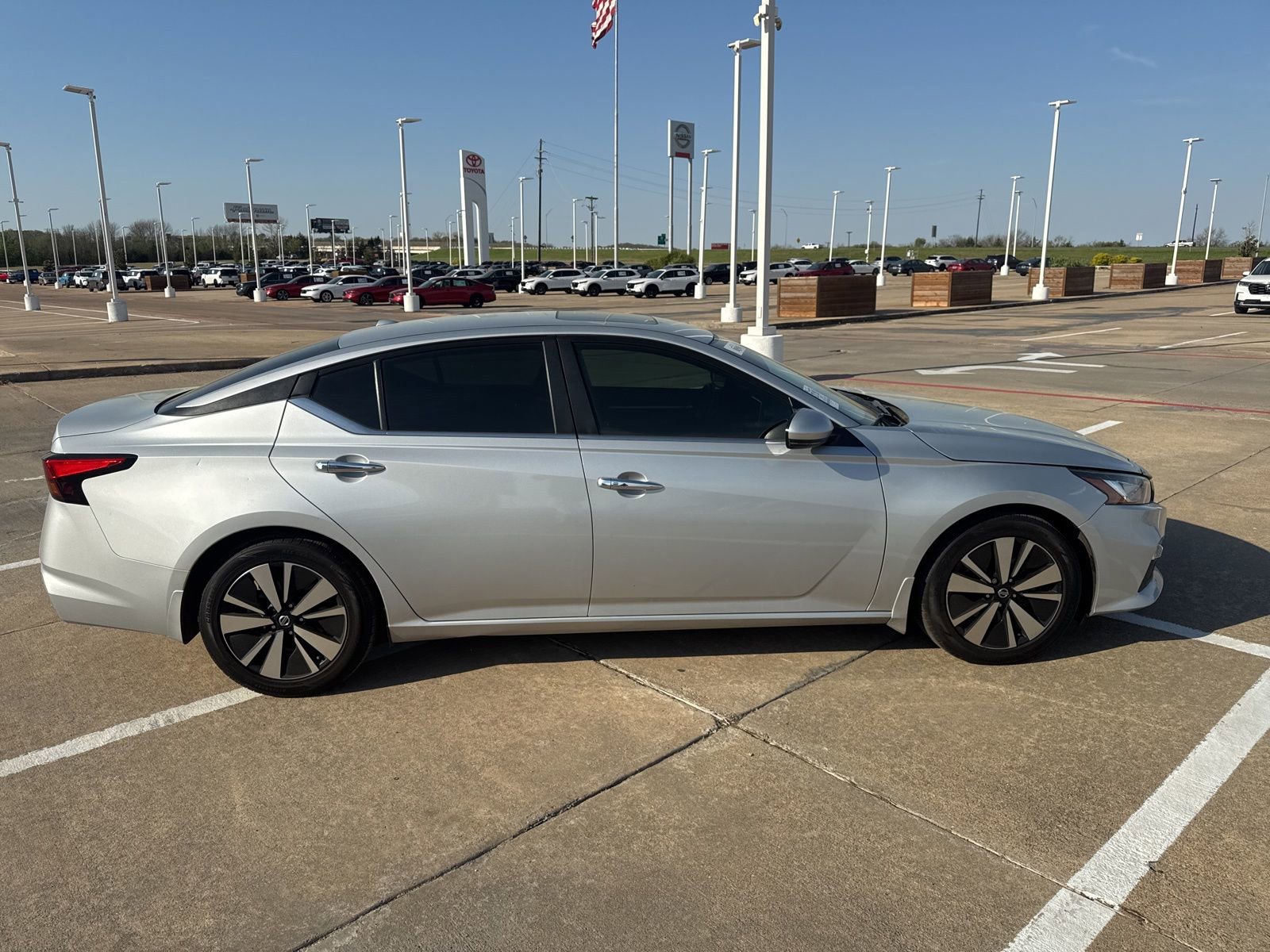 Used 2021 Nissan Altima 2.5 SV w/ SV Premium Package image 8