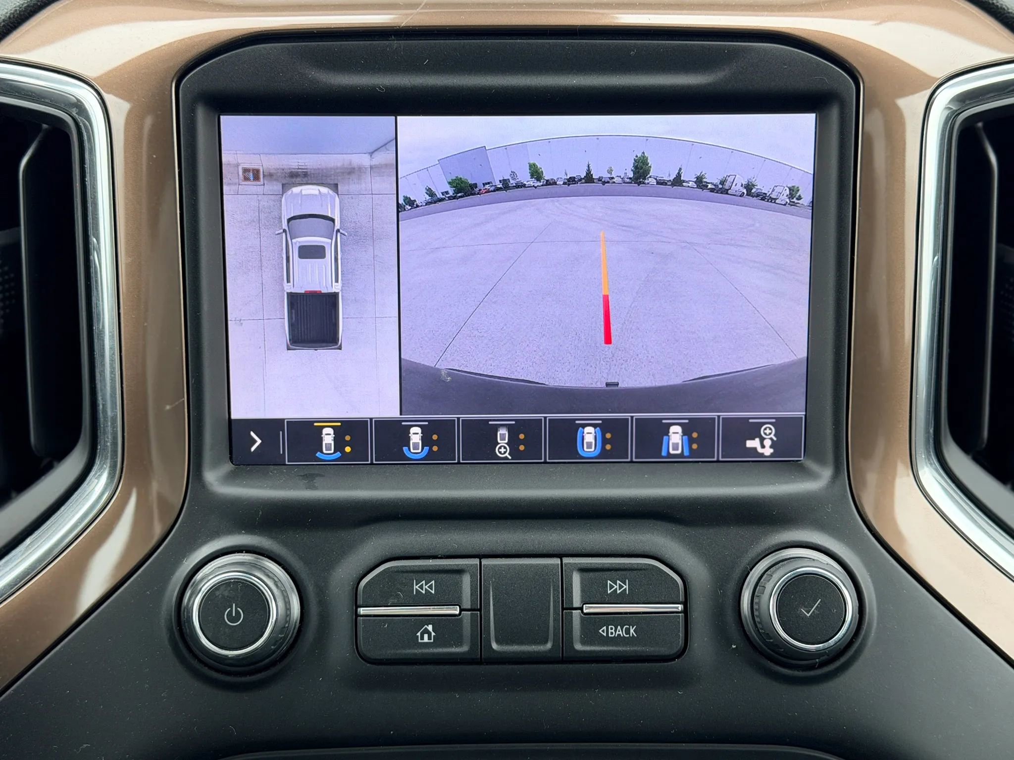 Used 2019 Chevrolet Silverado 1500 High Country w/ Technology Package AWD/4WD image 28