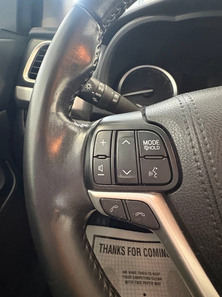 Used 2018 Toyota Highlander XLE AWD/4WD image 14