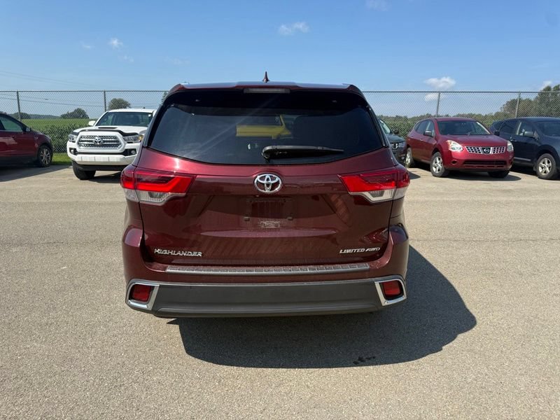 Used 2017 Toyota Highlander Limited AWD/4WD image 19